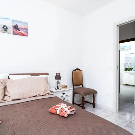 Domo De Ro' Apartment Onifai